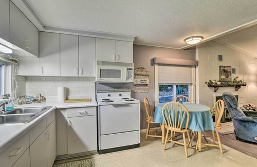East Tawas Cabin | East Tawas Cabin w/Lake Huron Access & Views