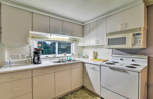 East Tawas Cabin | East Tawas Cabin w/Lake Huron Access & Views