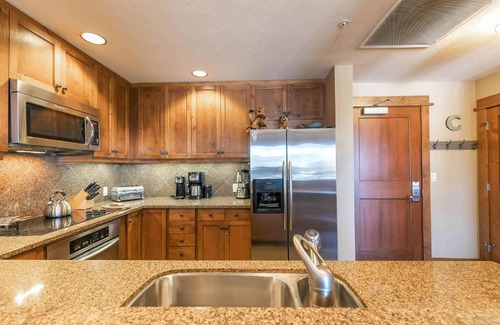 Truckee Resort | East West Hospitality at Tahoe