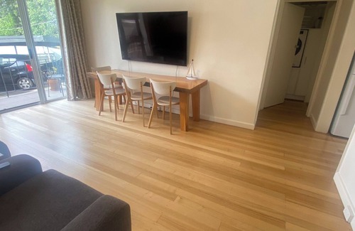 Geelong Apartment | Eastern Beach Studio Apartment - 1 min walk to Geelong Waterfront