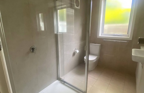 Geelong Apartment | Eastern Beach Studio Apartment - 1 min walk to Geelong Waterfront