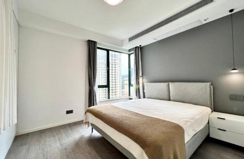 Huangpu Apartment | Eastern Hub - Bund Branch Simply Luxurious 4 King Beds, Big French Windows with Bund Views
