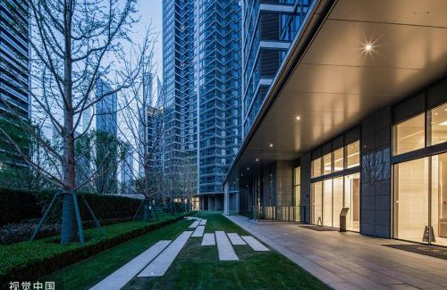 Jing'an Apartment | Eastern Hub - Jing'an Temple Branch Stylish 3bedrooms in Bustling Location Surrounded by Trendy Bistro and Bar Street, Only 100m from Subway