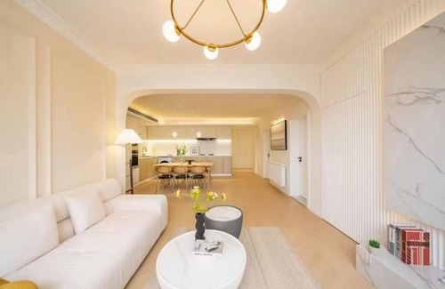 Huangpu Apartment | Eastern Hub - Warm 4Bedroom Apartment with Huangpu River View