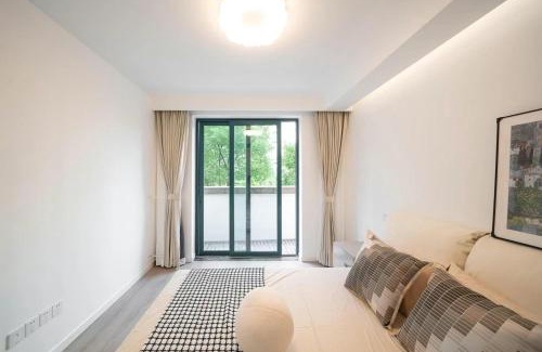 Changning Apartment | Eastern Hub - Zhongshan Park Branch Kaixin Haoyuan Subway 100 meters away bustling commercial area