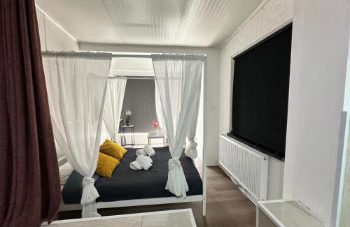 Tilburg House | Eastern