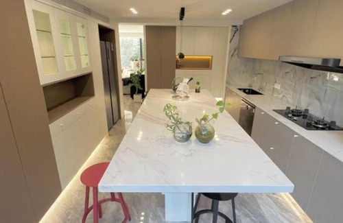 Jing'an Apartment | Easternhub- Shanghai Jing'an Temple, Sunny Capital, Deluxe 3-BR Apartment