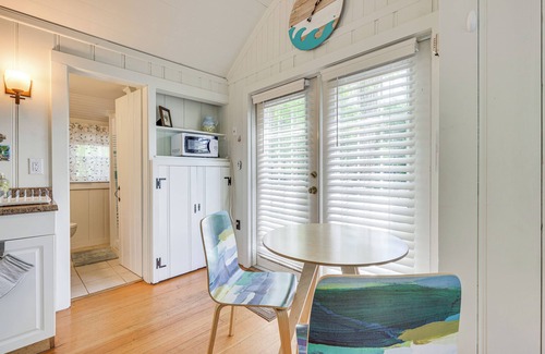 Eastham Apartment | Eastham Studio w/Furnished Deck: 2 Mi to Beach!