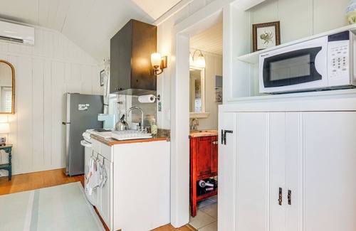 Eastham Apartment | Eastham Studio w/Furnished Deck: 2 Mi to Beach!