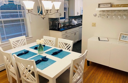Newport East House | Easton Point, Short Walk To First And Second Beach - RI Reg - RE.00495-STR