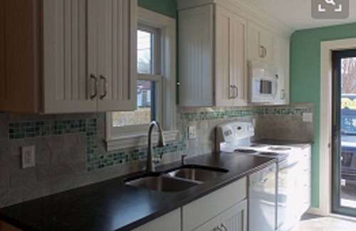 Newport East House | Easton Point, Short Walk To First And Second Beach - RI Reg - RE.00495-STR