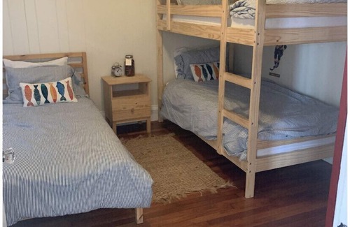 Easton's Point Cottage | Easton's Point Beach House, Close To Newport And Beaches