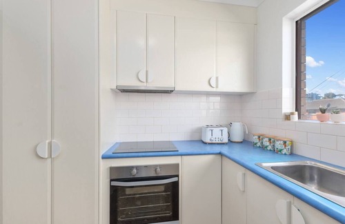 Wollongong CBD Apartment | Eastons Escape Light filled and Centrally Located