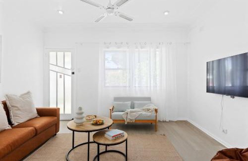 East Corrimal House | Easts Beach Escape - A Relaxed Coastal Cottage