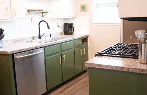 Johnston Terrace Apartment | Eastside duplex. New reno, great for remote working.