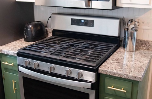 Johnston Terrace Apartment | Eastside duplex. New reno, great for remote working.