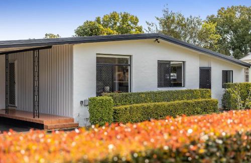 East Toowoomba House | Eastside Haven - Central & Convenient!