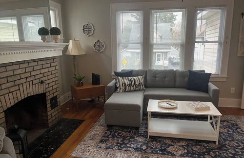 Syracuse Apartment | Eastwood Hideaway- Peaceful upstairs unit in the heart of Syracuse