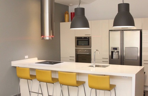 Washington House | Easy 0.3 mile walk to famous Palm Beach strip from my super clean modern home