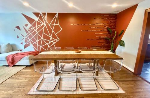 The Heights Apartment | Easy PATH&Bus access- NYC| designer home + Deck.