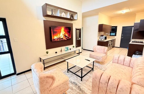 Downtown Johannesburg Apartment | Easy Stay 2 Bedroom Apartment Oakdene Near Glen Mall