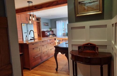 White Plains House | Easy train ride to Grand Central NYC - traditional tudor in gorgeous location