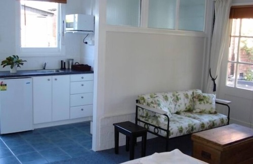 Havelock North Cottage | Easy walking to Havelock North's charming village