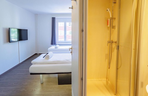 Gewerbeschule Hotel | easyHotel Zürich City Limmatplatz