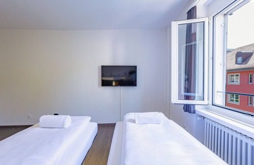 Gewerbeschule Hotel | easyHotel Zürich City Limmatplatz