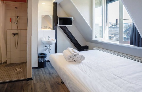 Center Hotel | easyHotel Zurich City Main Station