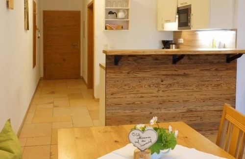 Burglengenfeld Apartment | Ebenerdige Ferienwohnung inkl. Terrasse mit Abendsonne