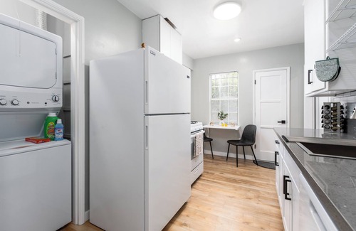 Elysian Heights House | Echo Park Haven: 1 BR LA Chic Retreat