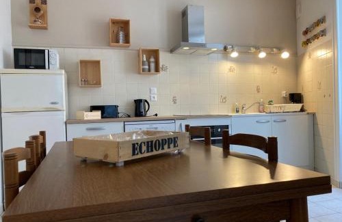Aubeterre-sur-Dronne Apartment | Echoppe Ancienne Boutique de cordonnier avec jardin privé