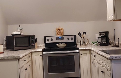 Woods Cross Roads Apartment | Eclectic Apartment- 2-4 friends- Family centered. Safe Neighborhood