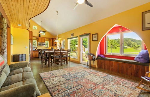 Canton House | Eclectic Delightful 3-Bedroom Mediterranean Style with Views in charming Canton