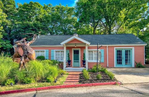 Eureka Springs Historic District House | Eclectic Osage Cottage in Historic District