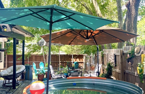 McKinney House | Eclectic Studio Loft Apt. w/Hot Tub - walk to downtown, family & pet friendly!