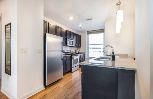 Macon Apartment | Eclectic Vibes | Steps to Shops & Cafes