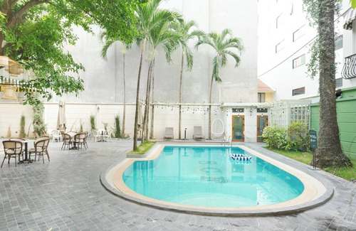 Ba Dinh House | Éclectique is a home layered with stories, culture, and quiet beauty.