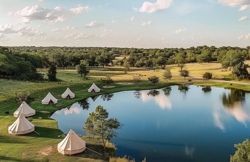 Leon Junction Apartment | [Eclipse Amenities Included] Food, Live Music, Activities - Glamping Tent 2