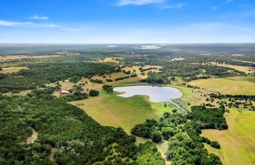 Leon Junction Apartment | [Eclipse Amenities Included] Food, Live Music, Activities - Glamping Tent 2