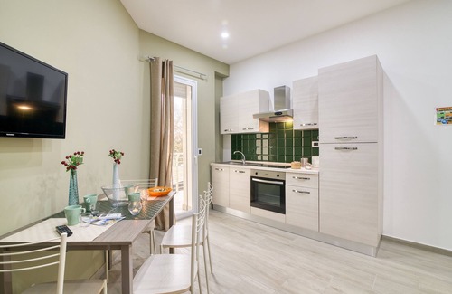 Agnone Bagni Apartment | Eclisse House Few Steps From The Sea, Augusta, Italy