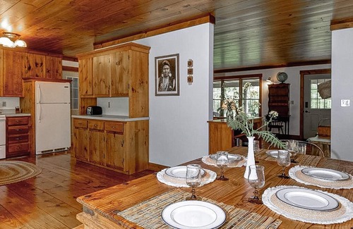 Portersville Cabin | Eco-Conscious Forest & Flowers Retreat Near McConnell's Mill State Park