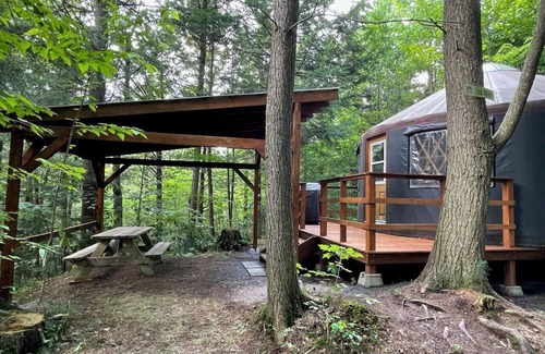 Saint-Etienne-De-Bolto Cabin | Eco-friendly, intimate and immersive yurt: Le Cerf