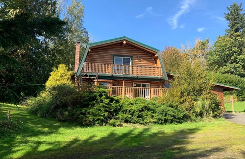 Startup Cabin | Eco-friendly log cabin with amazing views, deck, covered porch, grill, & firepit
