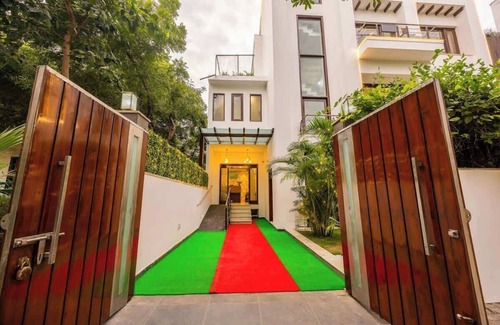 Sector 39 Apartment | Eco-friendly vibes, cozy space