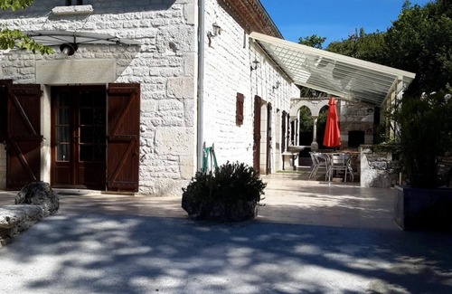 Valprionde House | Eco Gîte Théron Fontaine sleeps 15 with swimming pool in beautiful, peaceful surroundings