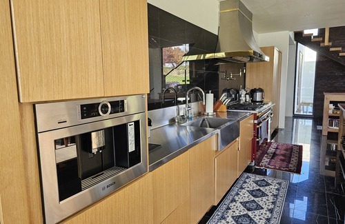 King House | ๐EcoLux Estate w/La Canche Range & Hot Tub: 7 miles to UM
