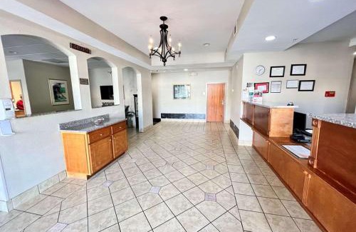 Augusta Cabin | Econo Lodge Augusta West near Fort Eisenhower