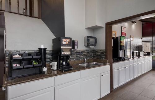 North Burnet Hotel | Econo Lodge Austin North near The Domain